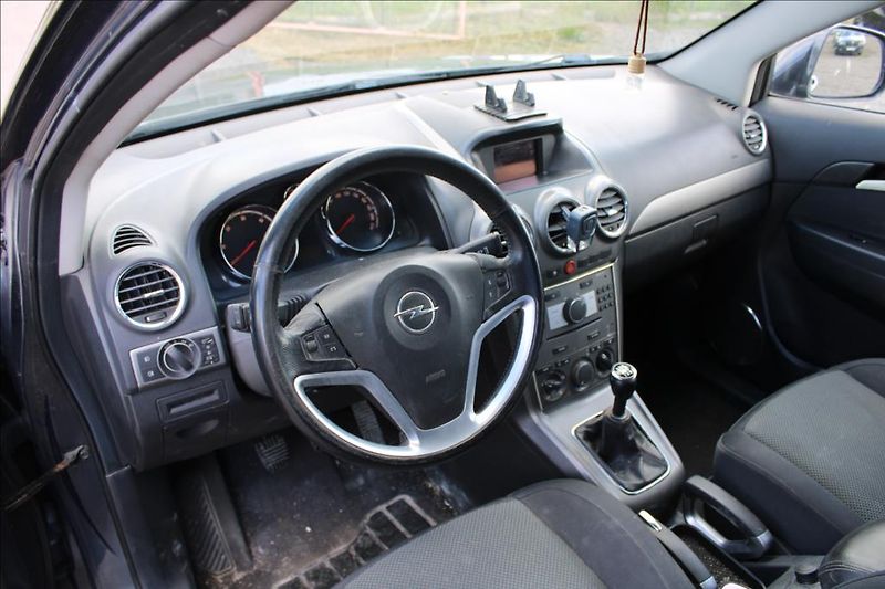 Opel Antara 2,0 CDTi  4 x 4, TAŽNÉ - fotka 9 z 23