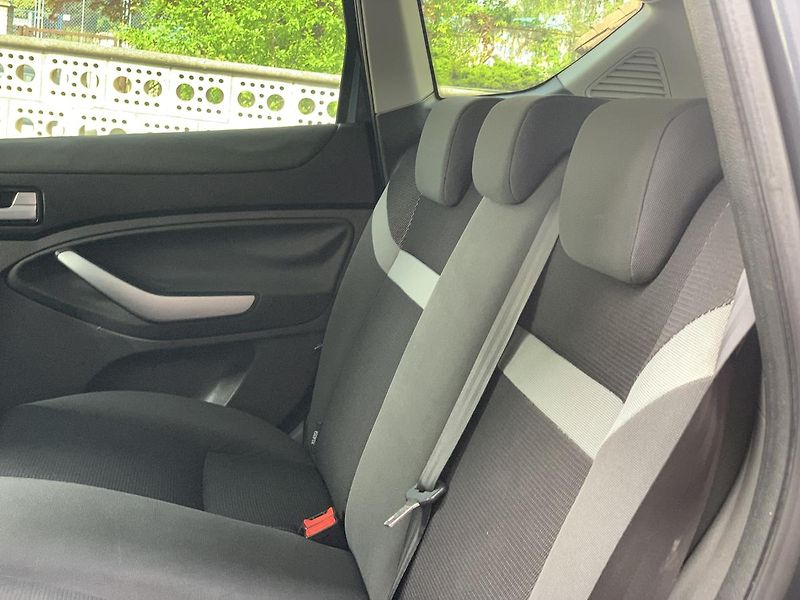 Ford Kuga 2.0TDCi KLIMATIZACE  ALU KOLA - fotka 25 z 38