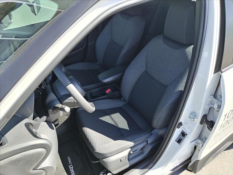 Toyota Yaris Cross 1,5 HEV e-CVT  STYLE FWD 116k - fotka 5 z 12