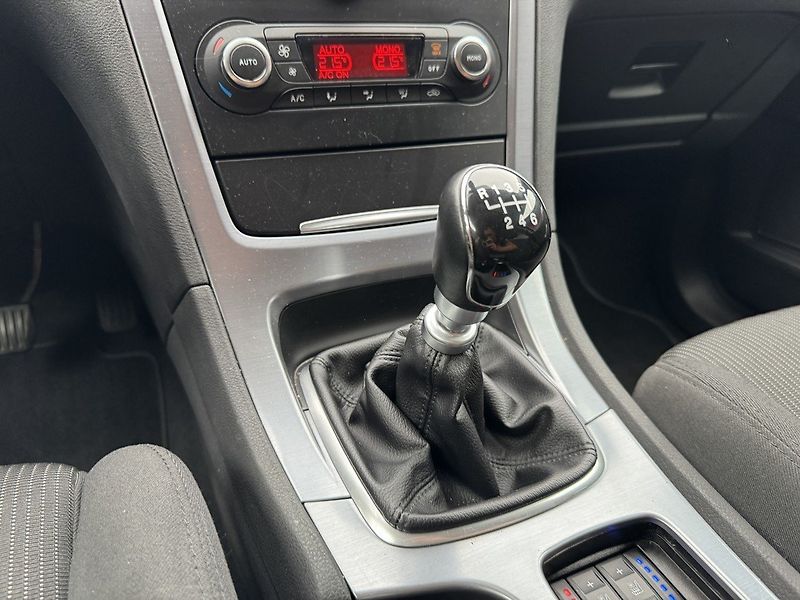 Ford Mondeo (2013) 1.6i EcoBoost Titanium Xenony - fotka 11 z 50