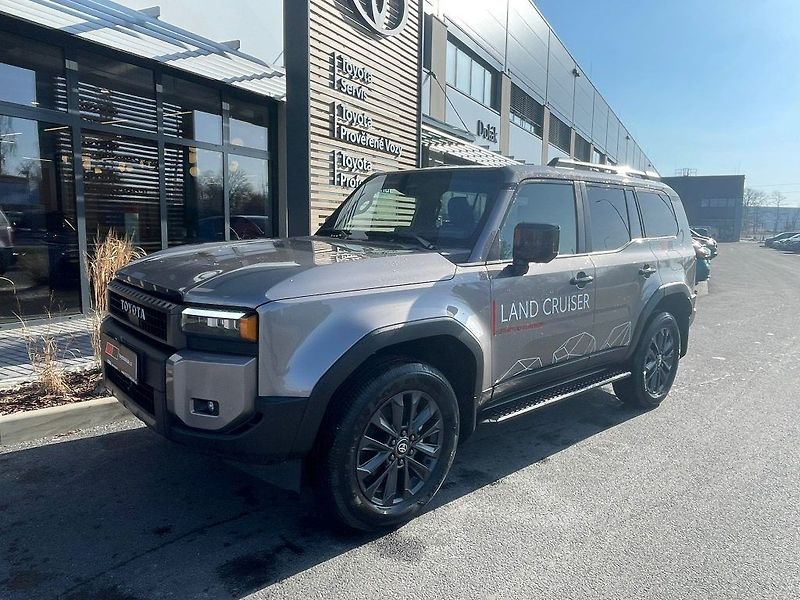 Toyota Land Cruiser 2.8D 8AT 4x4 Executive Skyview - fotka 2 z 34