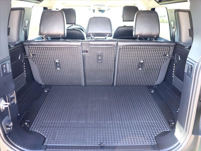 Land Rover Defender 3,0 D200 110 S 147kW CZ DPH Zá - fotka 10 z 34