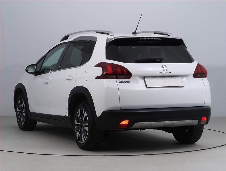 Peugeot 2008 (2018) 1.2 PureTech, Automat - fotka 4 z 18