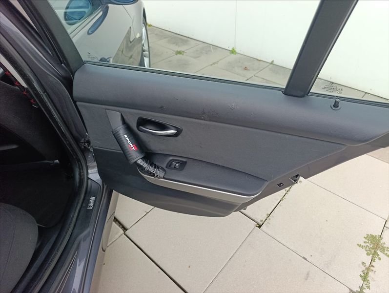 BMW Řada 3 2,0 d 130kW Aut.klima Tempomat - fotka 21 z 30