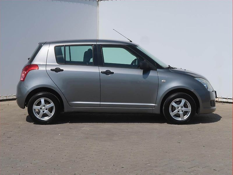 Suzuki Swift (2010) 1.3 - fotka 6 z 15