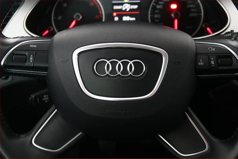 Audi A4 (2015) Sport 2.0 TDI, Navi, Bi-Xenony - fotka 18 z 18