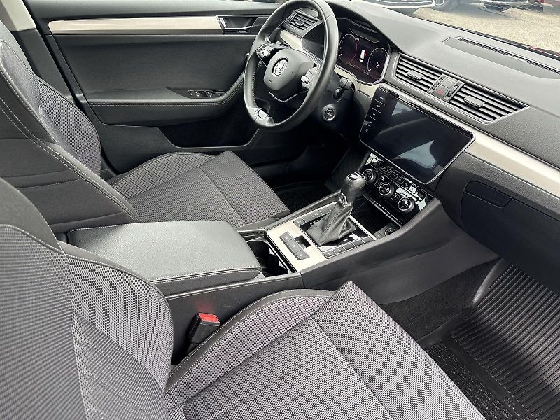Škoda Superb (2022) Combi 2.0 TDI DSG Style - fotka 8 z 33
