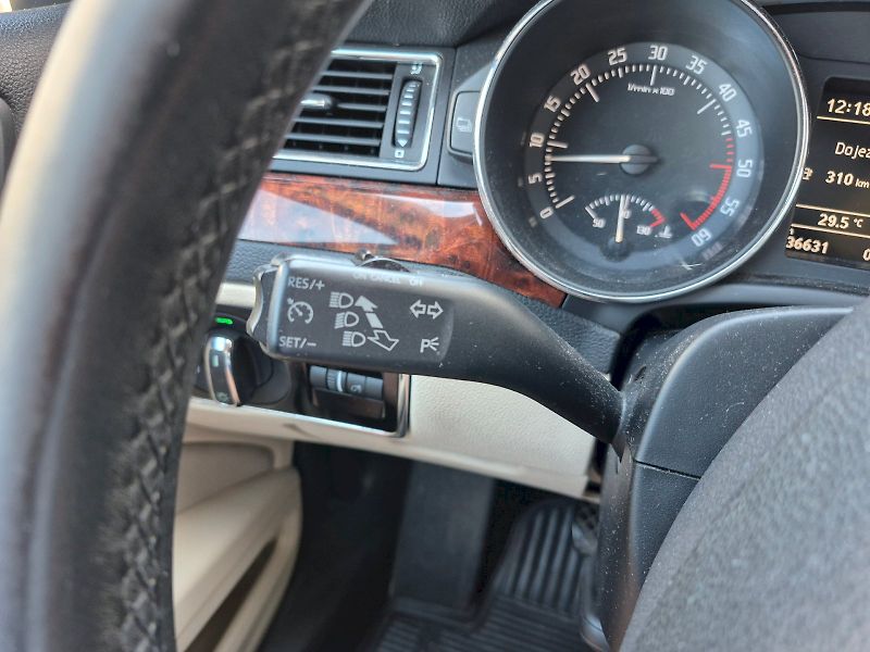 Škoda Superb (2010) Elegance 2.0 TDI 103kW Combi - fotka 15 z 22