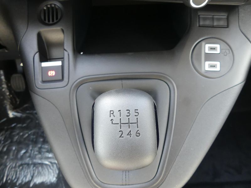 Citroën Berlingo (2026) PLUS PROFI Diesel 100k Manual - fotka 16 z 20
