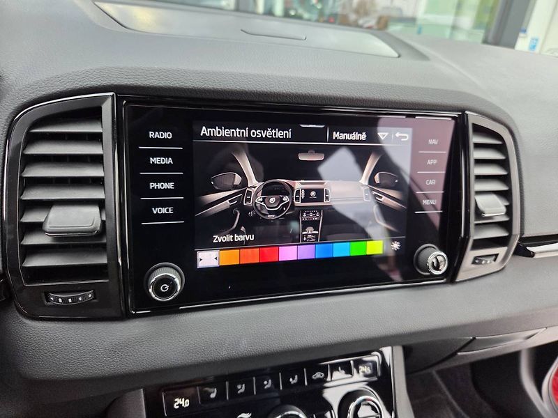 Škoda Karoq Sportline 1.5 TSI DSG tažné - fotka 27 z 45
