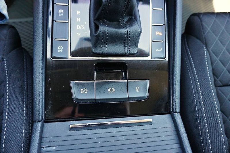 Škoda Superb (2018) STYLE 2,0 TSI 162 kW - fotka 42 z 58
