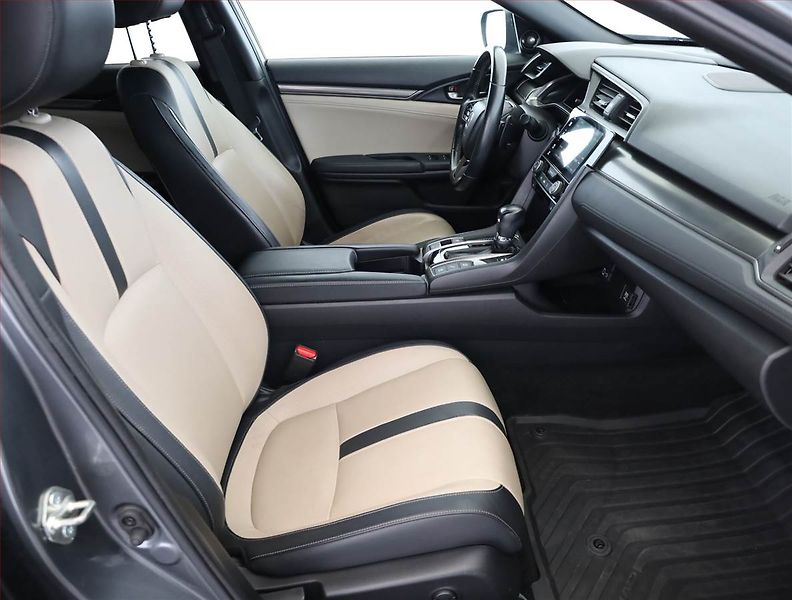 Honda Civic (2020) 1.0 VTEC Turbo, Automat - fotka 7 z 19