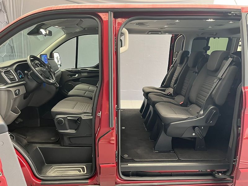 Ford Tourneo Custom 320 L2H1 Titanium 136 kW aut. - fotka 29 z 64