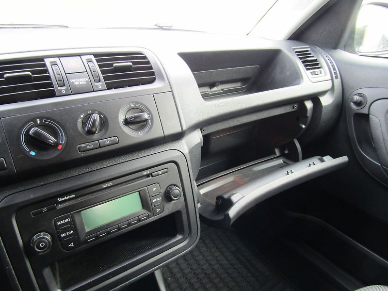 Škoda Roomster (2011) 1.6 TDI 66kW  BEZ KOROZE - fotka 33 z 34