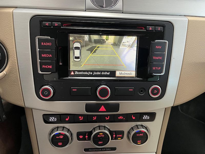 Volkswagen Passat 2.0 TDi 4x4 ČR 6M REZERVACE  - fotka 26 z 27