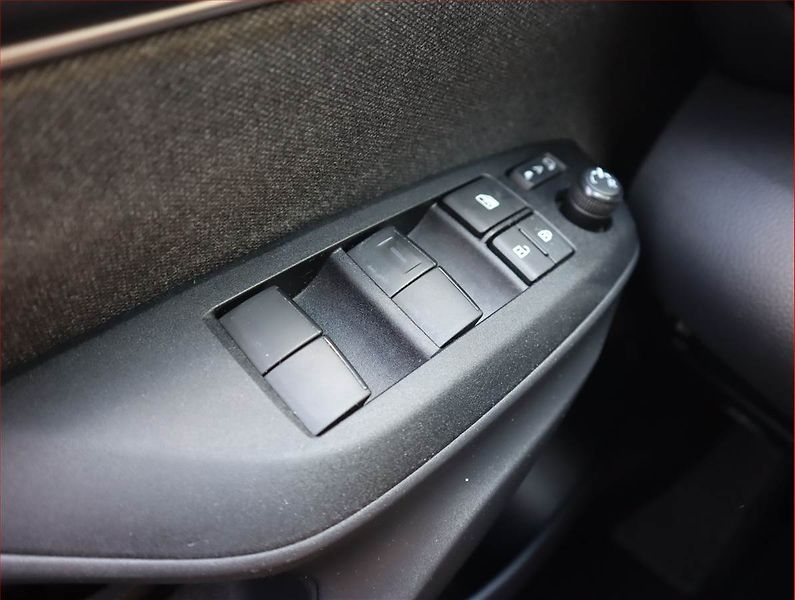 Toyota Yaris (2021) 1.5 VVT-i, Serv.kniha, Kůže - fotka 13 z 17
