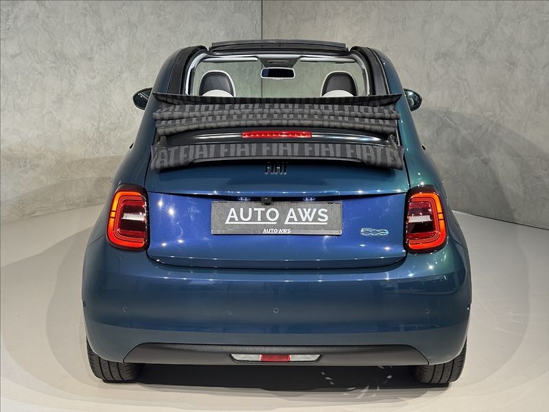 Fiat 500e La Prima Kamera LED Assist - fotka 13 z 44
