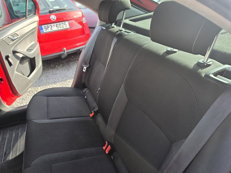 Škoda Rapid 1.2 TSI 6ti rychlostní  - fotka 14 z 17