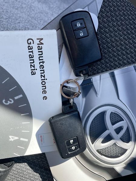 Toyota Yaris 1.5i 16v HYBRID 142TKM TOP 1A! - fotka 169 z 169