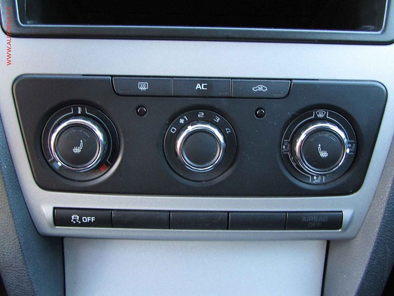 Škoda Octavia (2011) 1.2 TSi, 2.maj,ČR, servis - fotka 12 z 15