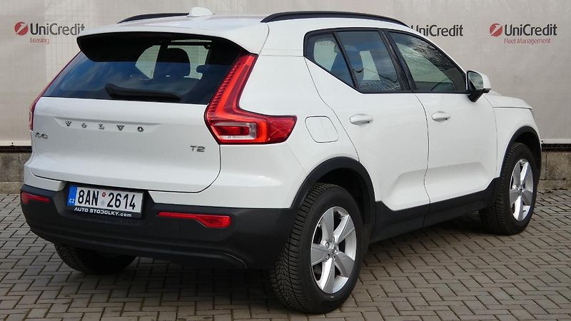 Volvo XC40 T2 FWD Momentum Auto - fotka 3 z 20