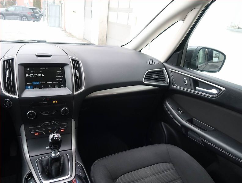 Ford Galaxy (2018) 2.0 TDCi, 7 míst, Navi - fotka 8 z 16