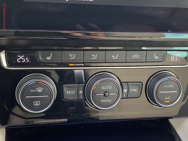 Volkswagen Passat (2018) 2.0 TDi, ČR, Highline, DSG - fotka 16 z 16