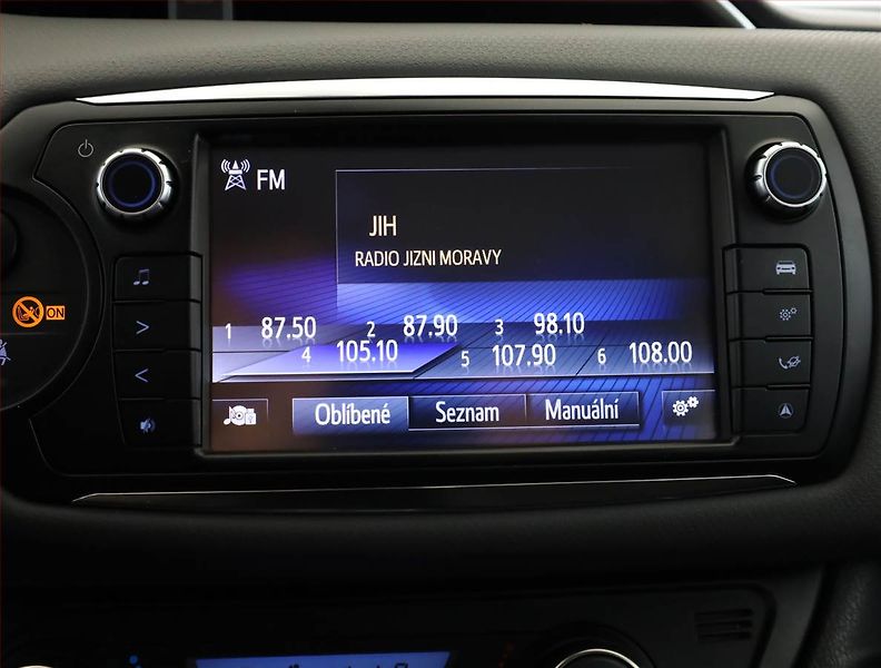 Toyota Yaris (2015) 1.5 Hybrid, Automat - fotka 14 z 18