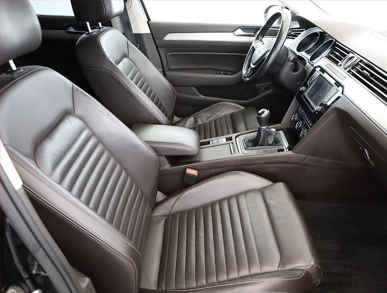 Volkswagen Passat (2016) 2.0 TDI, Kůže, Navi, Tempomat - fotka 7 z 19