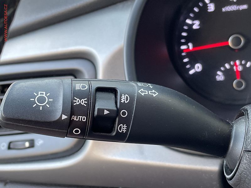Kia Rio (2017) 1.2i, ČR, AC, tempo - fotka 17 z 19