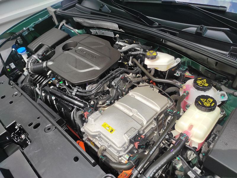 MG ZS 1,5 145kW Hybrid+ Essent AT TZ - fotka 28 z 41
