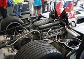 Pohled na motor Audi R10 TDI.