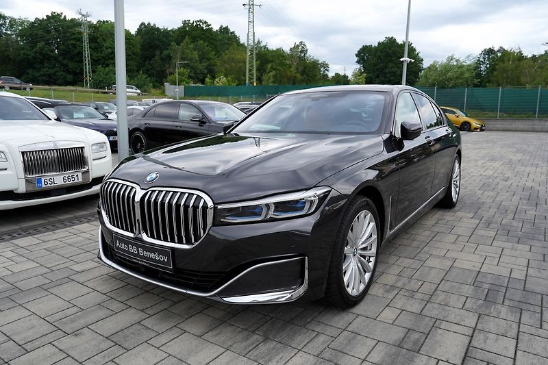 BMW Řada 7 d xDrive/9AT/Lasery - fotka 2 z 44
