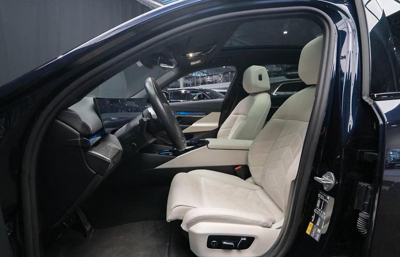 BMW i5 M60 xDrive M SoH 97% 360k Pano - fotka 20 z 27