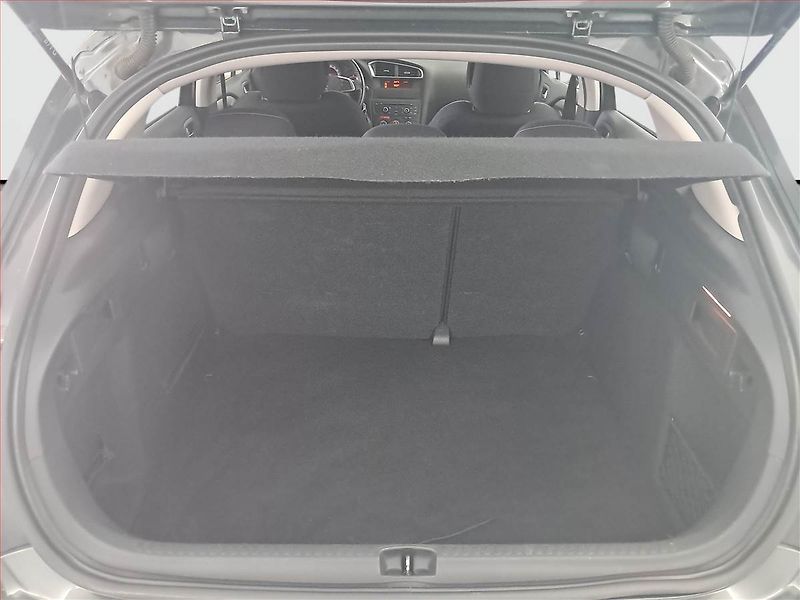 Citroën C4 (2015) 1.6 VTi, Tempomat - fotka 13 z 14