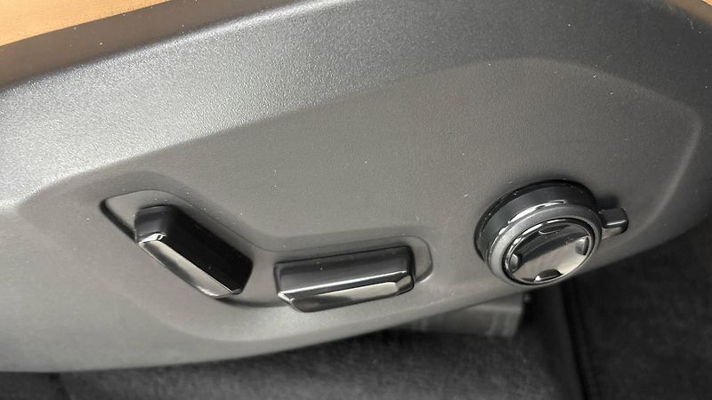 Volvo XC90 2.0 B5 AUT AWD Inscription - fotka 23 z 32