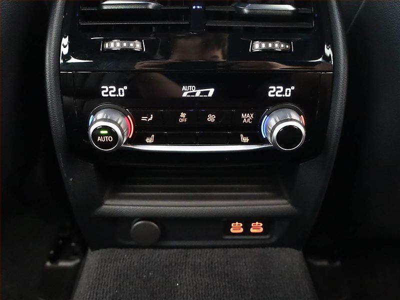 BMW Řada 5 (2019) M Sport 530d xDrive - fotka 18 z 19