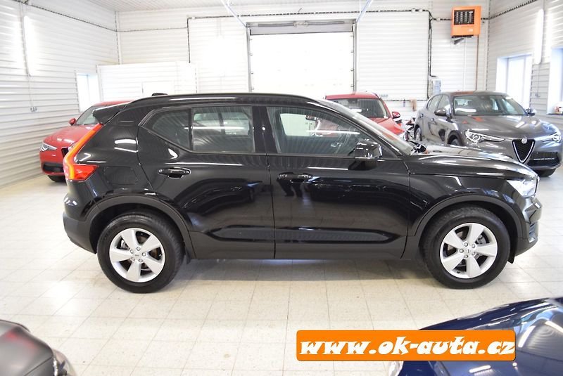 Volvo XC40 T2 MOMENTUM AUTOMAT-DPH - fotka 8 z 50