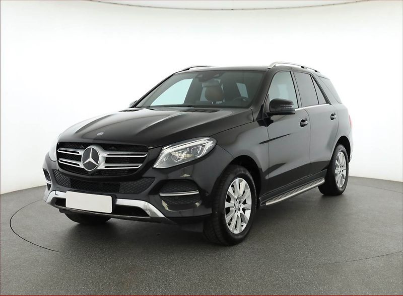 Mercedes-Benz GLE (2016) 350 d, 4X4, Automat - fotka 2 z 19