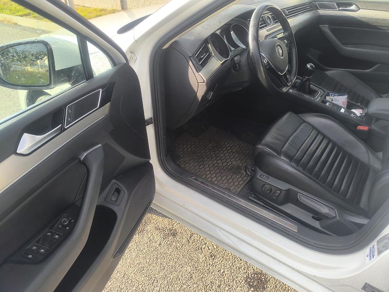 Volkswagen Passat 2.0TDI,95TKM,MAX VÝBAVA,MASÁŽE - fotka 7 z 23