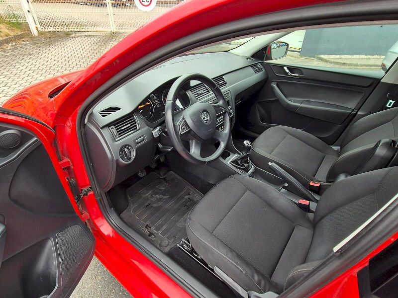 Škoda Rapid (2013) Ambition 1.2 TSI 63 kW 5°manuá - fotka 11 z 27