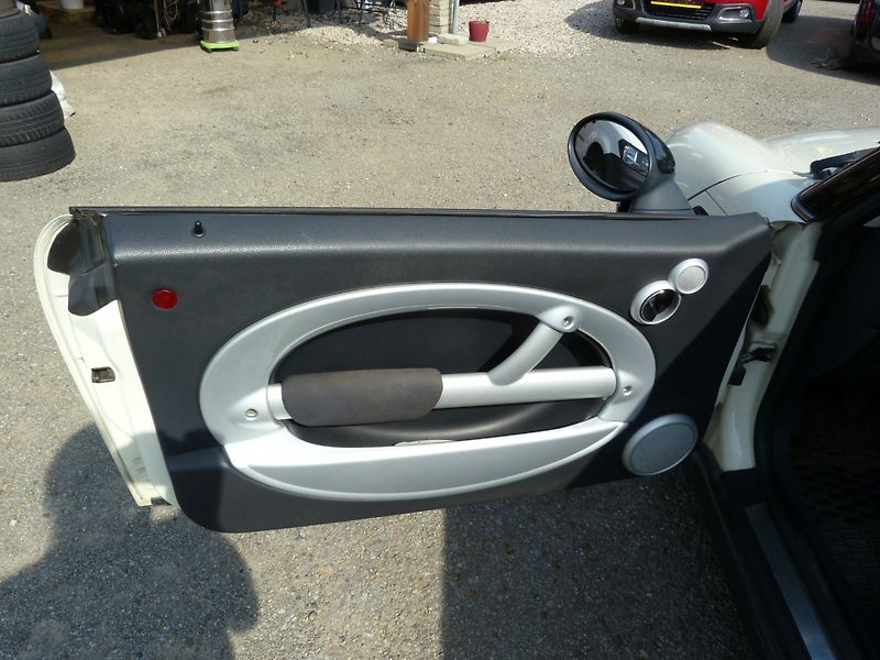 Mini Cooper 1.6 i 85 kw - fotka 17 z 17