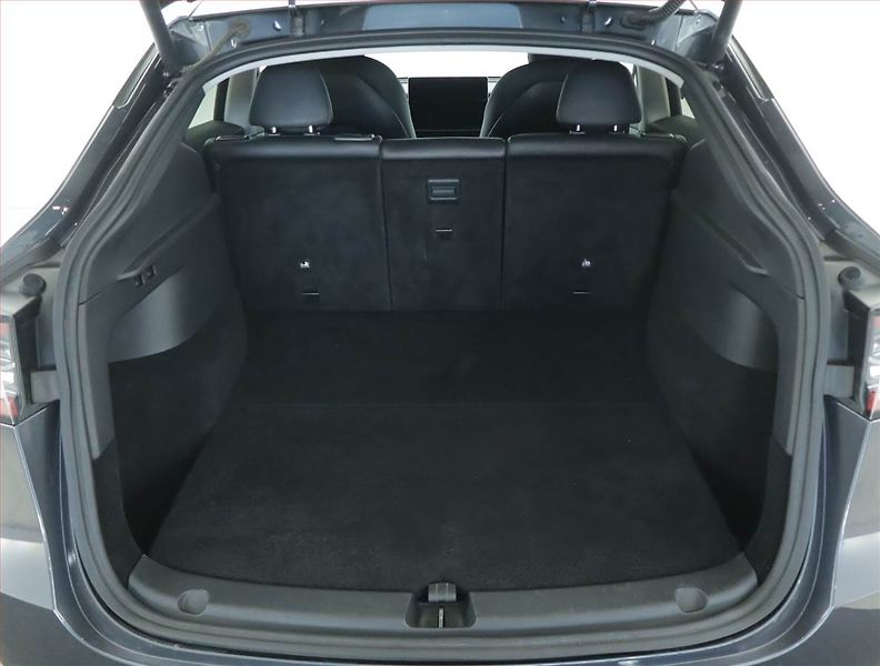 Tesla Model Y (2022) Long Range AWD 79kWh, SoH 90% - fotka 14 z 21