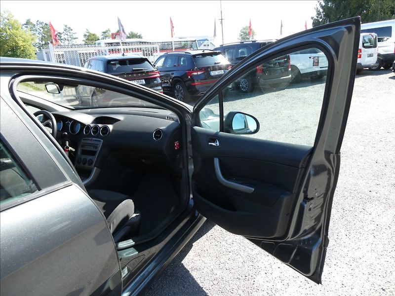 Peugeot 308 1,6 i 88kW 2x kola,klima,závěs - fotka 15 z 29
