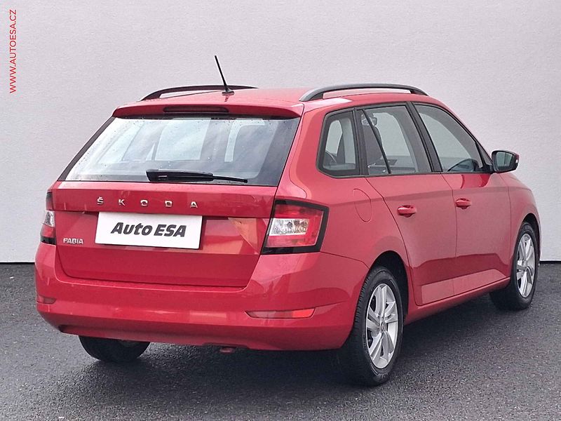 Škoda Fabia (2022) 1.0 TSi, 2.maj,ČR, Ambition - fotka 4 z 13