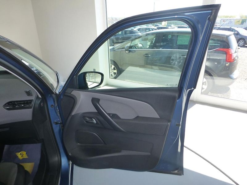 Citroën Grand C4 Picasso (2015) 1,6HDI*DIGI*NAVIGACE*ALU*7MIST - fotka 18 z 29