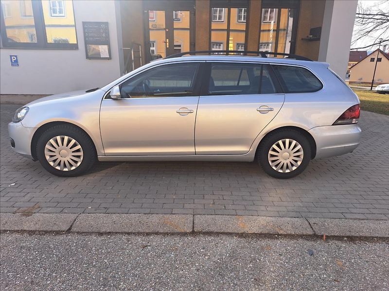 Volkswagen Golf 1,6 TDI Variant - fotka 5 z 43