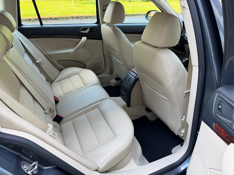 Škoda Octavia 2,0 TDi combi / servis.kn. / - fotka 16 z 37