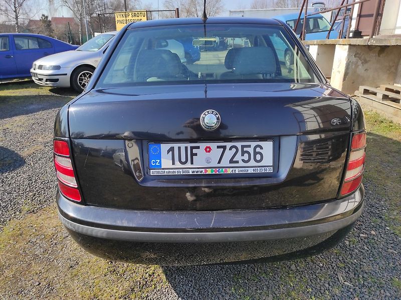 Škoda Fabia 1.4 MPI Comfort - fotka 4 z 25