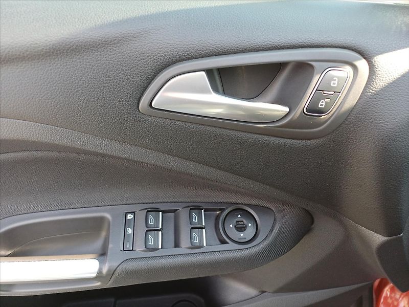 Ford C-MAX 1,5   1.5EcoBoost 110Kw - fotka 11 z 27